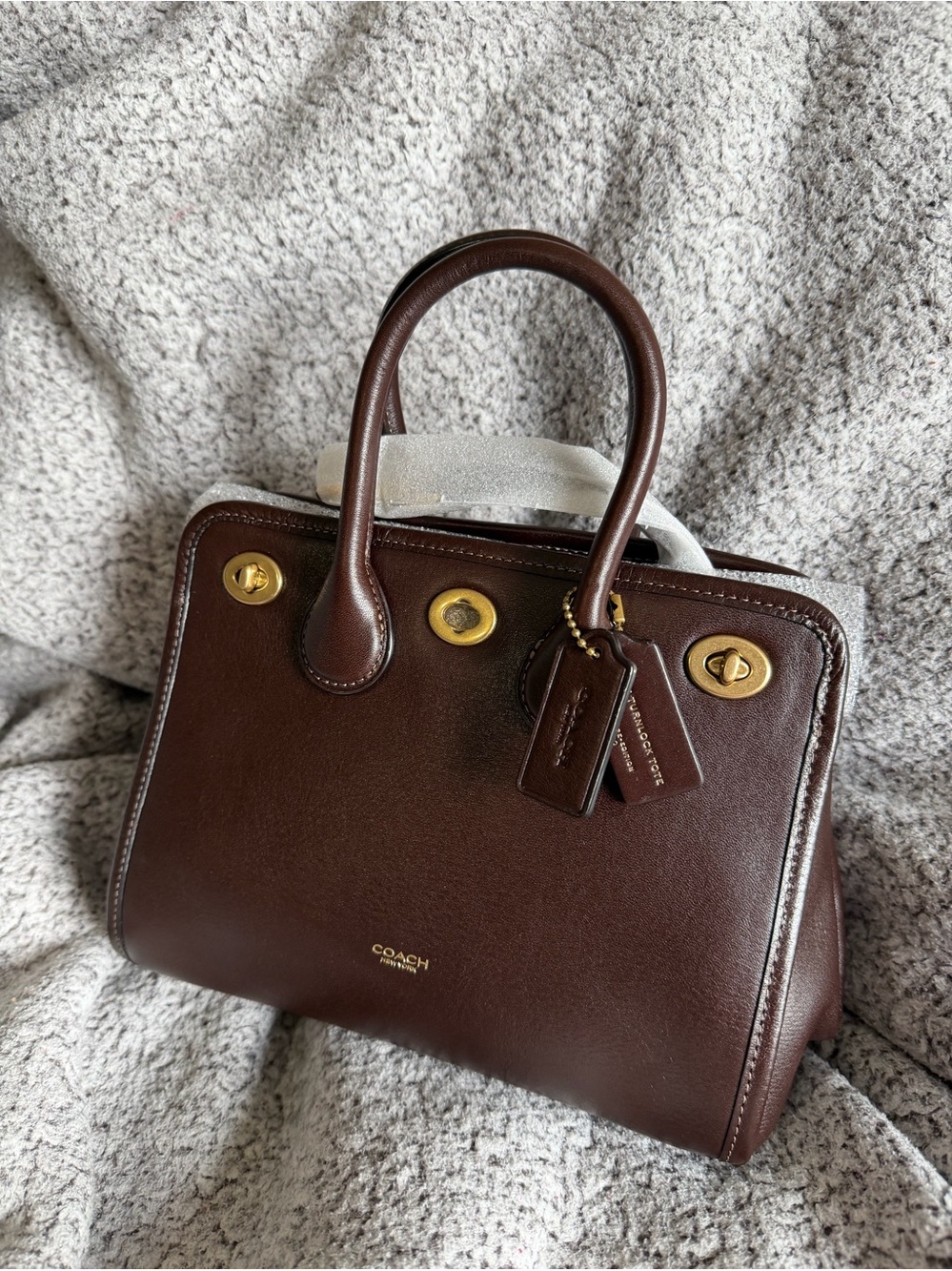 Coach Turnlock Tote Bag 22 in Maple Brown